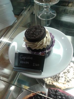 Vegan cupcake at Milch&Zucker in Berlin