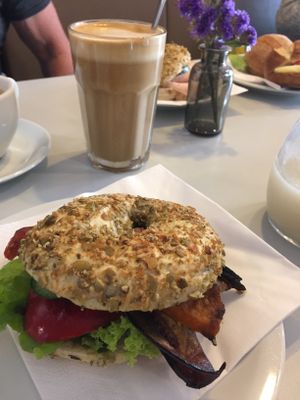 vegan bagel at Milch&Zucker in Berlin