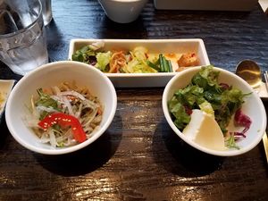 starters served before the bibimbap, including tofu salad in place of the vegetable pancake (which contained eggs) at Minari in Kyoto
