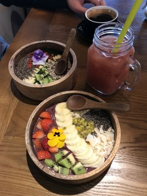 Breakfast at Zenith’s: açaí bowls, smoothie and coffee  at Zenith in Porto