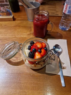 granola with fruits and vegan yogurt at Zenith in Porto