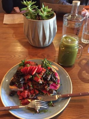 The Vegan Beetroot Hummus on toast at Zenith in Porto