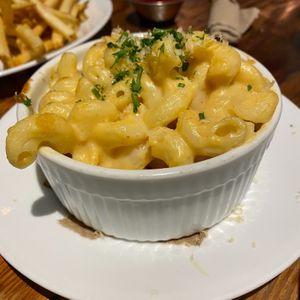 Mac and cheese appetizer  at Seabirds Kitchen in Long Beach