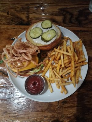 BBQ burger at Seabirds Kitchen in Long Beach