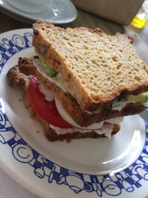 breakfast at Twins Cafe GF in Lima