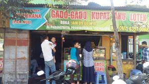 Front view at Pak Mul Lotek - Food Stall in Yogyakarta