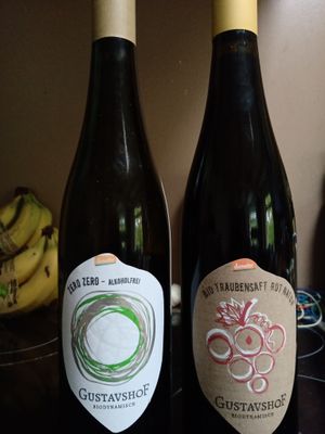 Red and white alcohol-free vegan wine at Mimint Bio Market in Arnhem