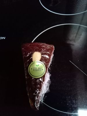 Vegan chocolate cake at Mimint Bio Market in Arnhem