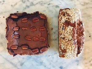 Homemade Vegan brownie & bananabread at Mimint Bio Market in Arnhem