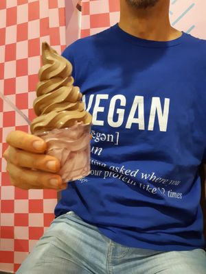 Vegan soft ice cream at Malvy's Shakes in Madrid