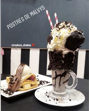 Pancakes and Crazyshakes Oreo Vegan  at Malvy's Shakes in Madrid