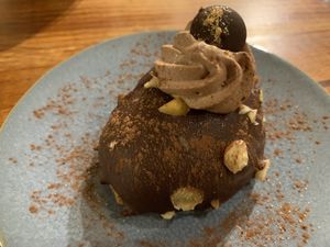 Chocolate mousse cake at L'instant in Tours