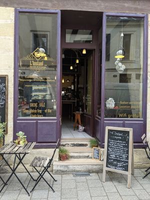 view from outside at L'instant in Tours