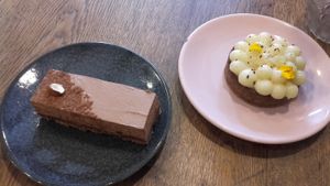 Merveilleux Opéra tout chocolat et la tarte au citron extra!! at L'instant in Tours