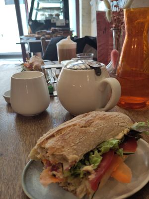 Vegan sandwich at L'instant in Tours