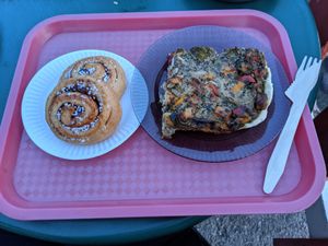 vegan cinnamon rolls and vegan tofu&vegetable pie at Regatta in Helsinki