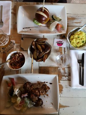 Vegan saté and vegan burger at  De Oude Gasfabriek in Groningen