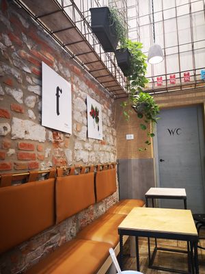 Sitzecke at Shake Cafe - Del Corso in Florence