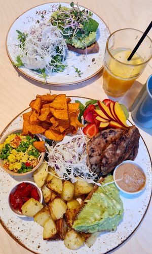 vegan breakfast option at Shake Cafe - Del Corso in Florence