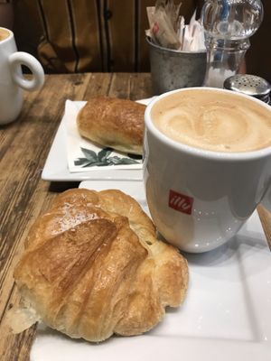 Vegan croissants&soy capuccino at Shake Cafe - Del Corso in Florence