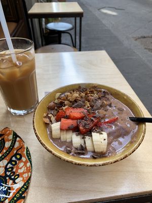 Chocolate smoothie bowl and iced coffee w oat milk at Shake Cafe - Del Corso in Florence