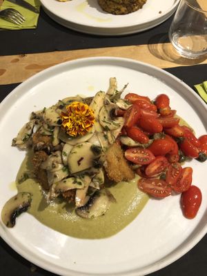 Cotoletta di seitan con pomodorini, funghi trifolati e crema di piselli   at Olivia Natural Bistrot in Siracusa