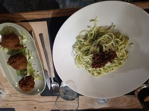 zucchininoodles with cashewcream and dried tomates and falafel at Olivia Natural Bistrot in Siracusa