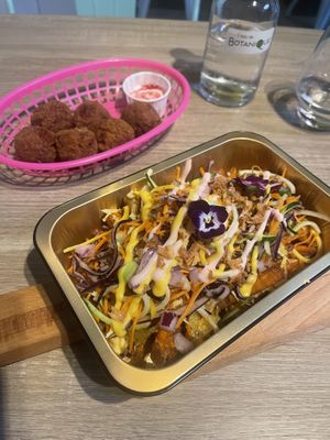 Feel Good kapsalon and bieterballen 😋 at Botanique in Hasselt