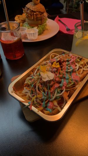 My wife ordered the Smokey Jack Stack and I got the Feel Good Kapsalon, very generous portions, fresh and simply delicious. Very friendly owner also! Would recommend :) at Botanique in Hasselt