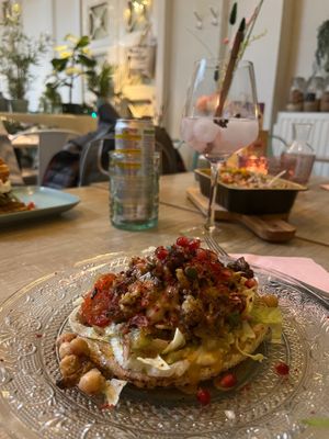 Vegan pita met bloemkool shoarma at Botanique in Hasselt