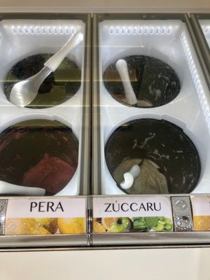 Vegan flavours: pear and zuccaru (celery/basil/apple/lemon) at Zuccaru in Madrid
