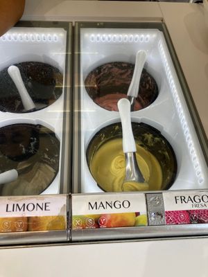 Vegan lemon, mango and strawberry flavours at Zuccaru in Madrid