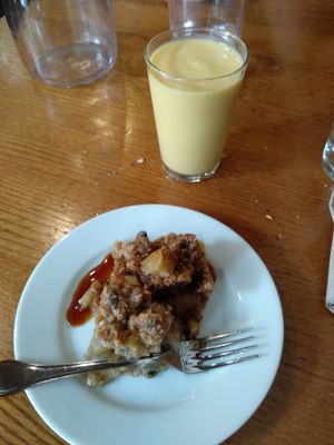 Crumble y batido at Garraxi Restaurante Vegetariano in San Sebastian