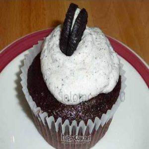 Cookies N' Cream vegan cupcake at Green Vegetarian Cuisine - Quarry Market in San Antonio