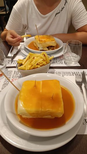  at Lado B Cafe in Porto