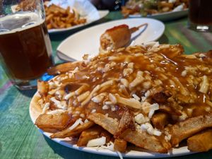 Le pogo est vegan aussi!🤓 at La Banquise in Montreal