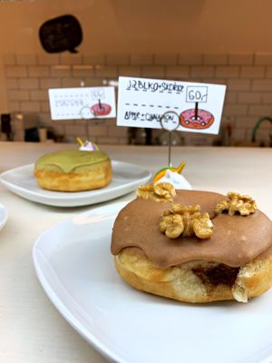 Apple and cinnamon #Veganuary at Blue Vegan Pig Shop in Prague