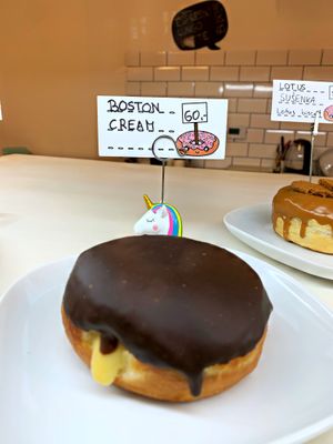 Boston cream #Veganuary at Blue Vegan Pig Shop in Prague