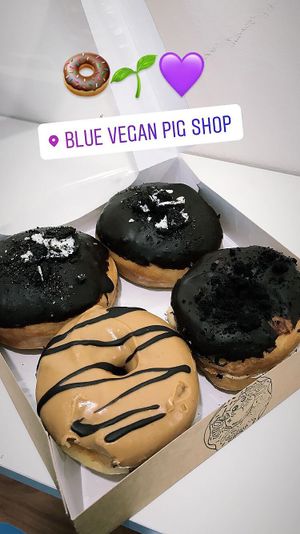 2x oreo, 1x peanut butter & choco and bananna at Blue Vegan Pig Shop in Prague