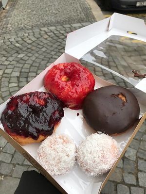 blueberry with vanilla cream, raspberry with vanilla cream, boston cream, raffaelo at Blue Vegan Pig Shop in Prague