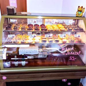 Veganské donuty at Blue Vegan Pig Shop in Prague