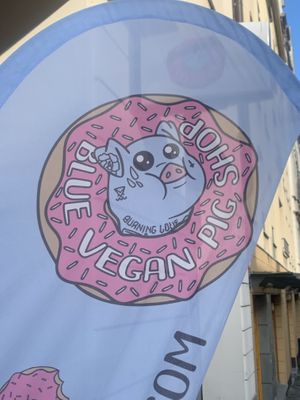 Blue Vegan Pig Shop in Prag ❤️ at Blue Vegan Pig Shop in Prague