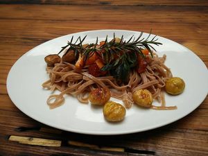 Kastanien-Nudeln mit Kürbis, Salbei - vegan at Pizzeria Bistro Mediterraneo in Merano