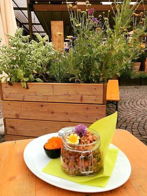 Linsensalat im Garten at Pizzeria Bistro Mediterraneo in Merano