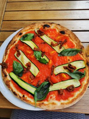 Pizza vegana at Pizzeria Bistro Mediterraneo in Merano