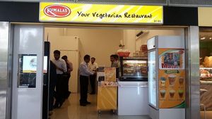 Restaurant front. only 5-6 seats at Komala's Restaurant - Tanjong Pagar in Central Singapore