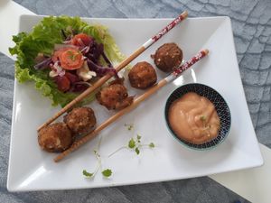 Vegan cheeseballs at Elephant in the Room in Thessaloniki