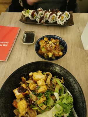 Bowl and Sushi at Meiwei in Bielefeld