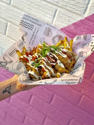 Popcorn chickn’ bacun ranch poutine 🤙🏼 at güd eats in Saskatoon