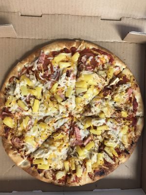 Vegan pizza...(vegan lover) at Razzos Pizza And Salads in Hayward